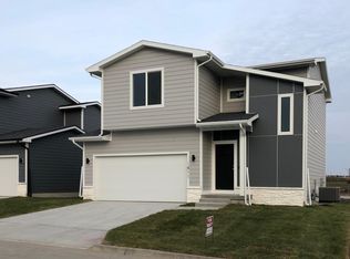 1411 NE Cedarwood Dr, Grimes, IA 50111