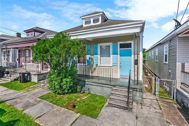 1st image of 2721 Taylor St