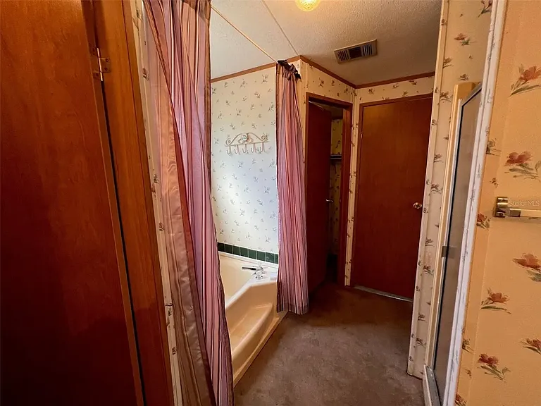 10429 Hudson Ave — Photo 17