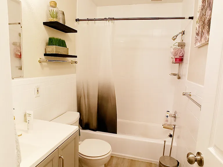 1125 S Monaco Pkwy — Photo 4