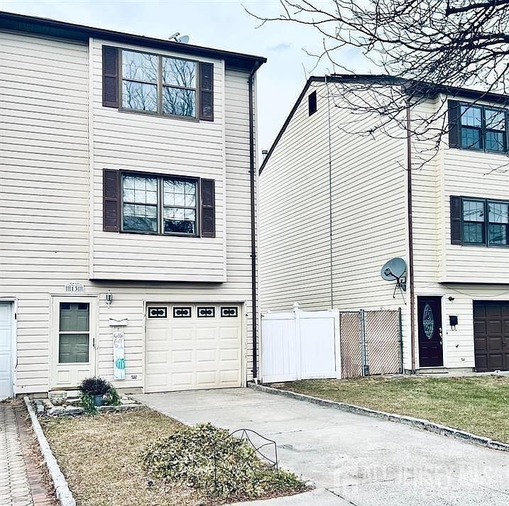 1st image of 13 Essex St