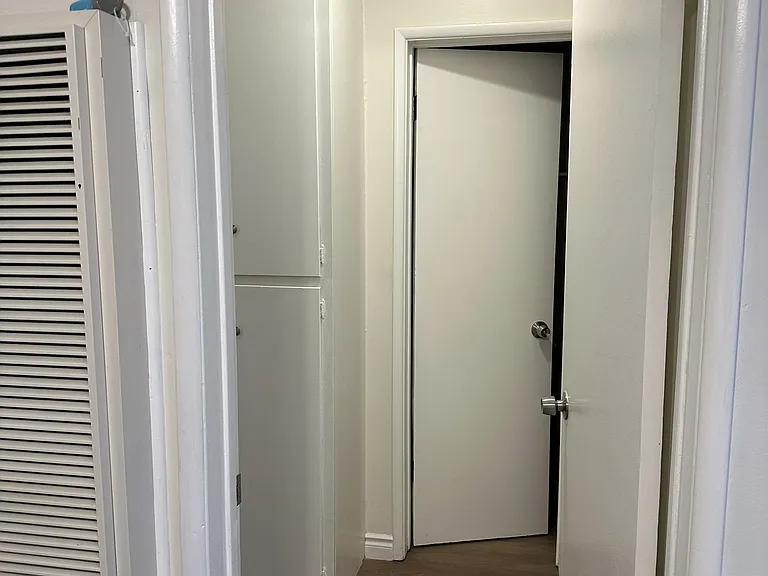 325 N Howard St #4 — Photo 8