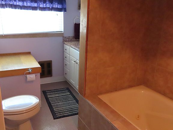 4th image of 3231 NW Inlet Ave #3-2