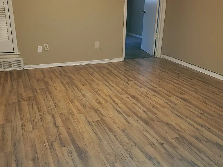 1670 Monroe Ave — Photo 3