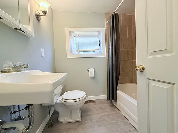 4th image of 59 Ethel St #3