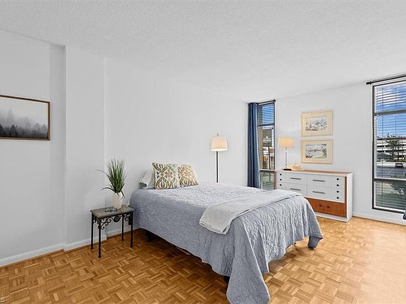4th image of 1101 N Elm St Unit 204