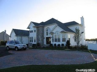 6 Sweetgum Ln, Miller Place, NY
