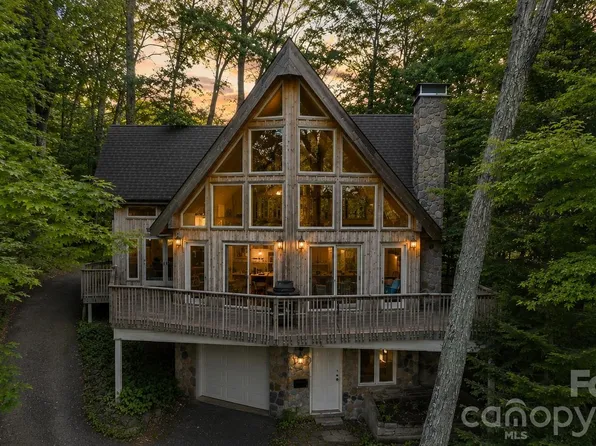 61 Skyfire Dr, Burnsville, NC 28714