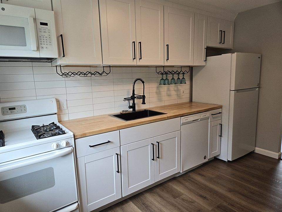1st image of 23 Bayberry Dr APT 4