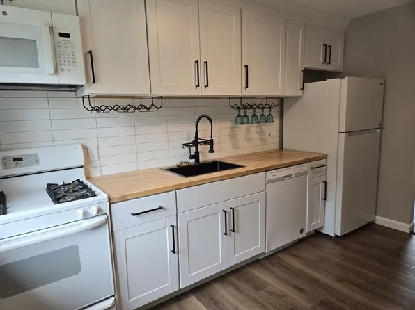 23 Bayberry Dr APT 4, Sharon, MA 02067