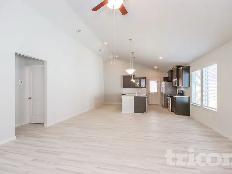 9838 Glen Brook Ln — Photo 3