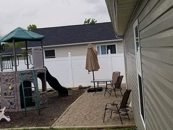 3rd image of 75 Foxglove Dr
