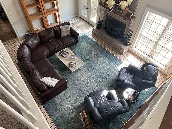 4th image of 104 White Oak Cir
