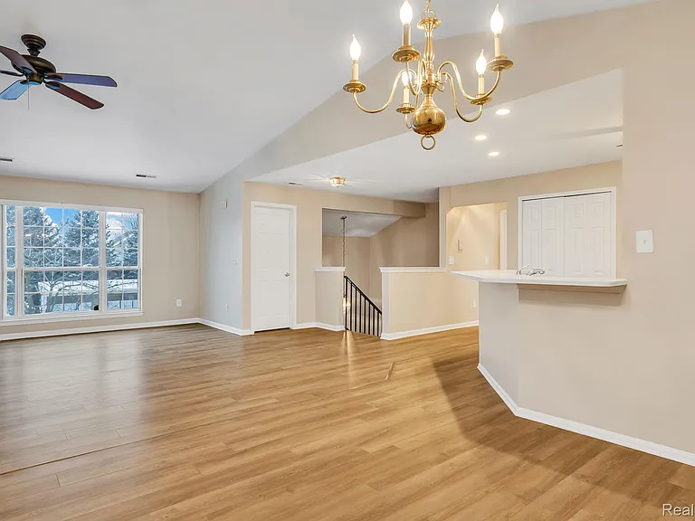 8208 Chesapeake Cir — Photo 16