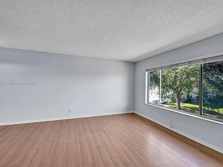 906 Twin Lakes Dr #8-J — Photo 9