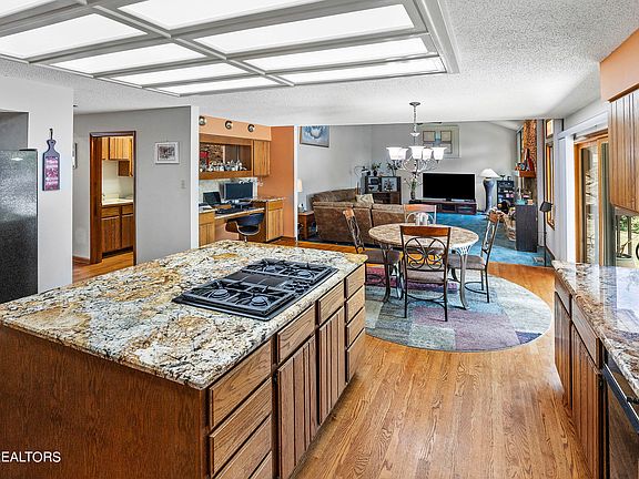 5th image of 414 Doublehead Ln