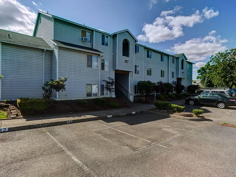 Cascade Village Estacada — Photo 19