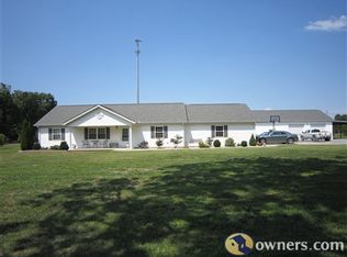 13933 Summer Rd, Benton, IL 62812