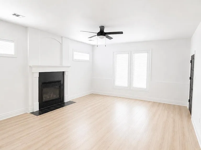 203A E Pecan St — Photo 6