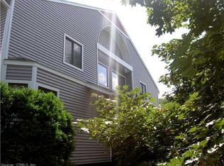 1102 Mill Pond Dr, South Windsor, CT 06074