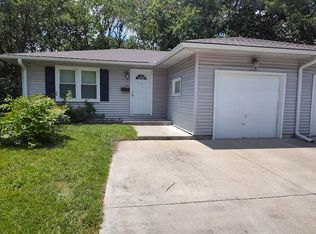 207 S Ridgeview Rd, Olathe, KS 66061