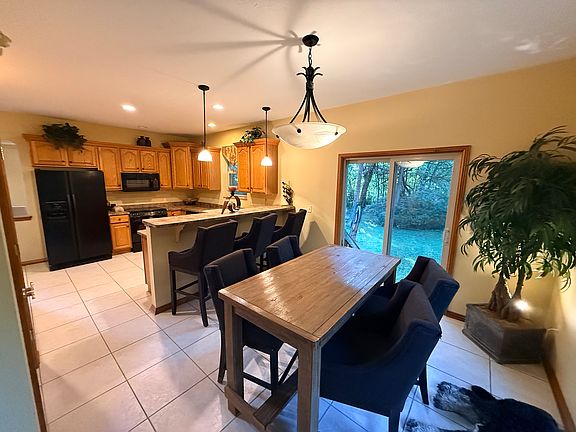 Kitchen/Dining Area
