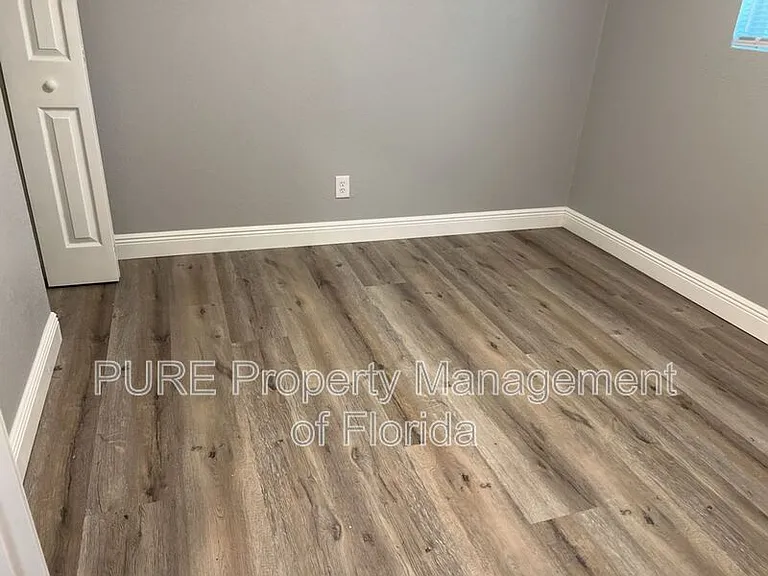1135 NE 9th Ave — Photo 23