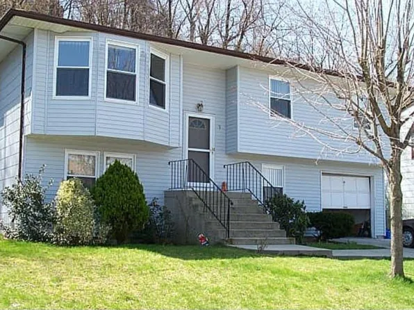 9 Harmony Lane, Glen Cove, NY 11542