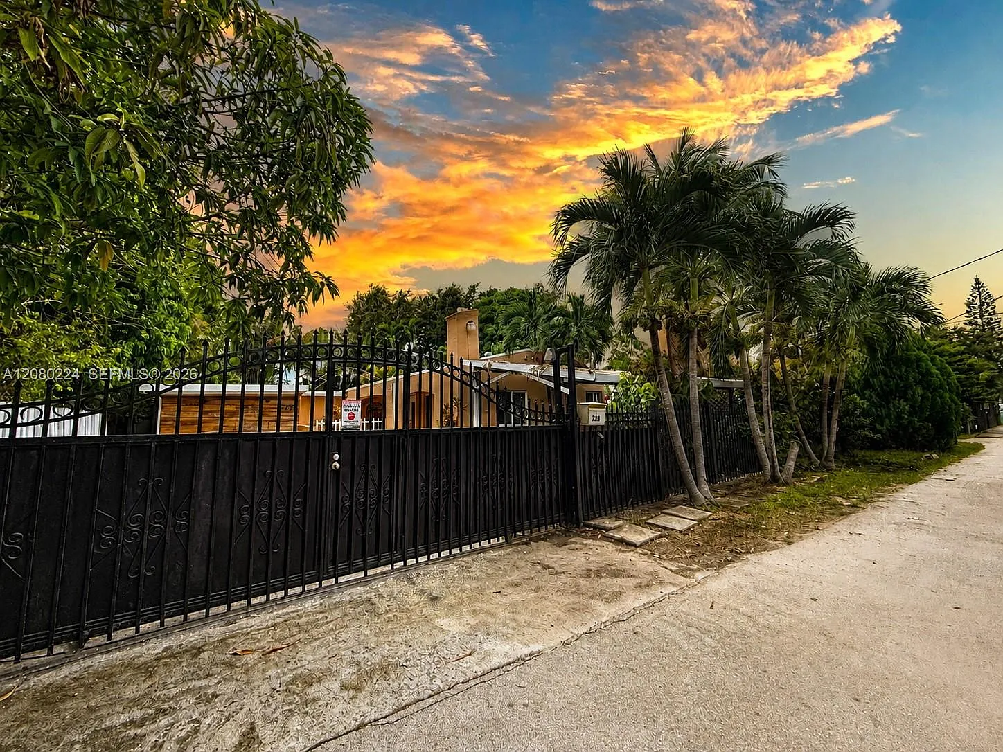 Biscayne Heights — Photo 1