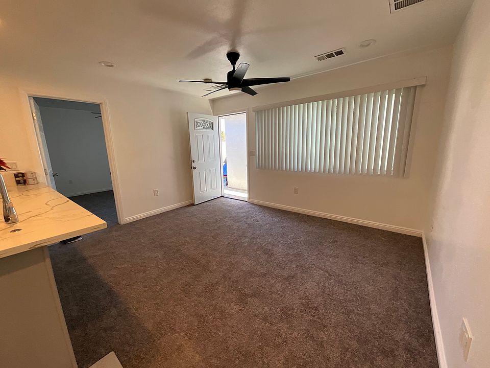 Entrance from outside to Living room
