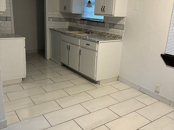3rd image of 912 N Gardner Ave #912