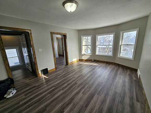 5th image of 3242 W 92nd St #Downstairs