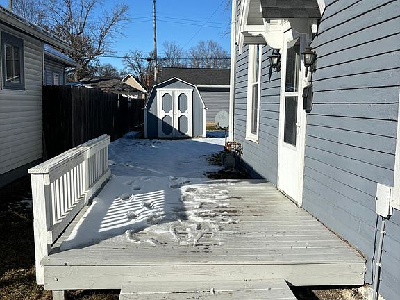 Private entrance to unit