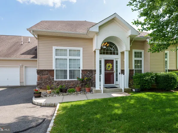 704 Schindler Dr N, Monmouth Junction, NJ 08852