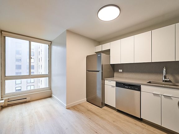 5th image of 580 Main St #1600