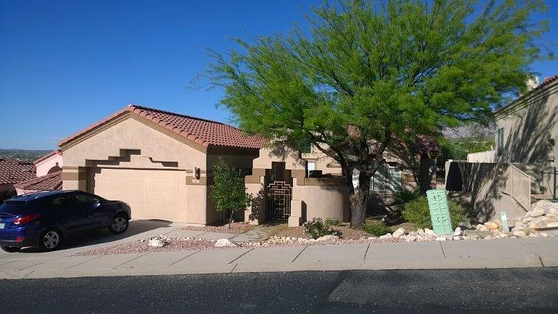 Panoramic Views! Gated La Reserve Oro Valley — Photo 1