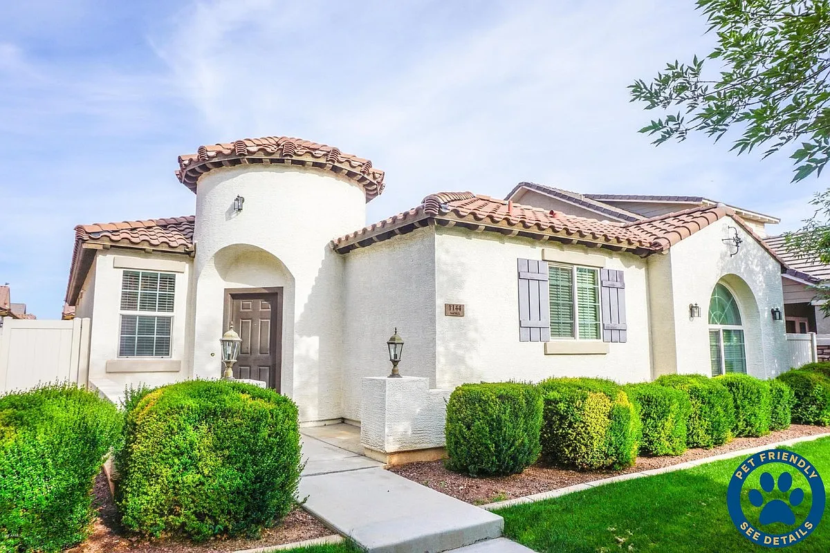 3 bed, 2.0 bath, 1802 sqft, $2,249 — Photo 1