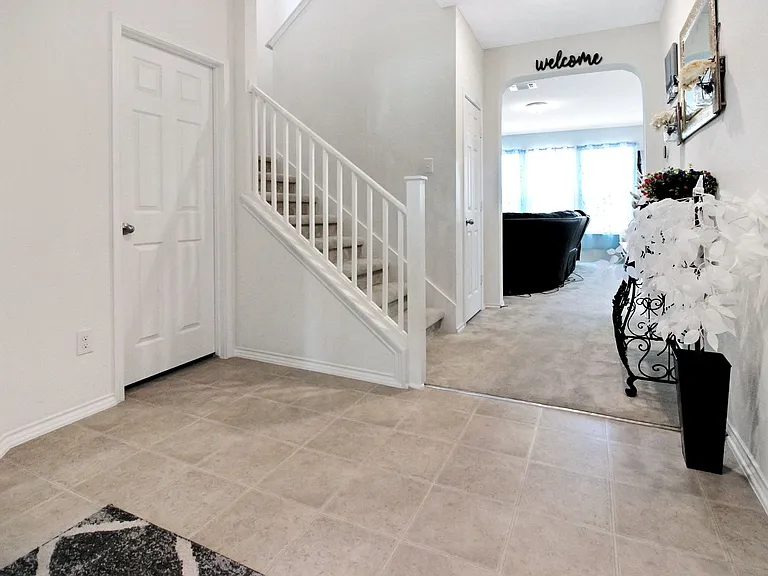 668 Bailey Park Dr — Photo 2
