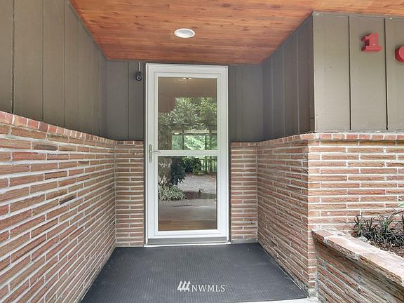 4th image of 10408 Mary Ln SW