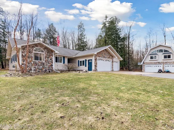 9755 Rogers Rd, Alanson, MI 49706