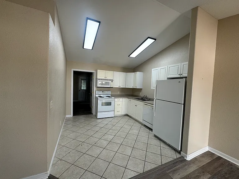 1723 & 1725 Brooklyn Dr #C — Photo 4