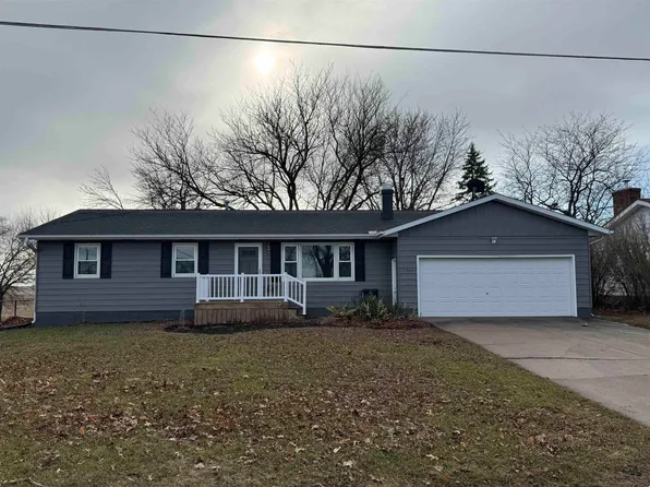 1204 Sunset Dr, Parkersburg, IA 50665