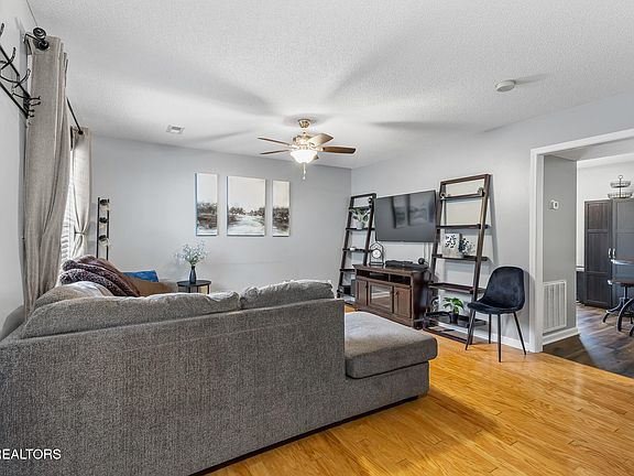 4th image of 4707 Scepter Way