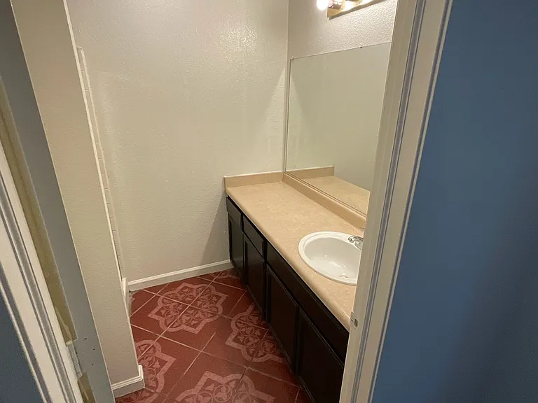 1328 Laguna Way — Photo 12