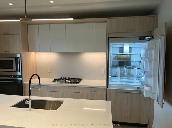 123 Maurice Dr #313, Oakville, ON L6K 2W6