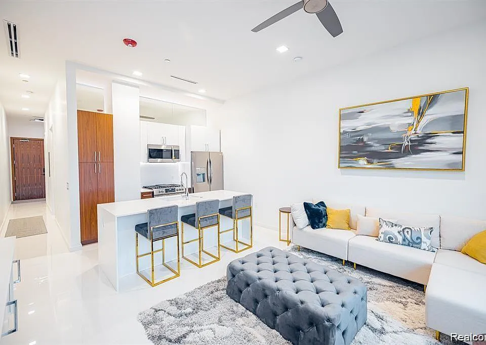 400 S Old Woodward Ave #209