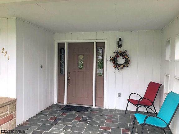 3rd image of 221 Kathy St