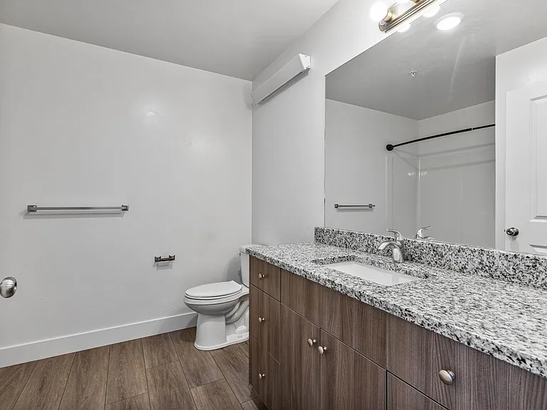 3 Bedroom 1.5 Bathroom — Photo 31
