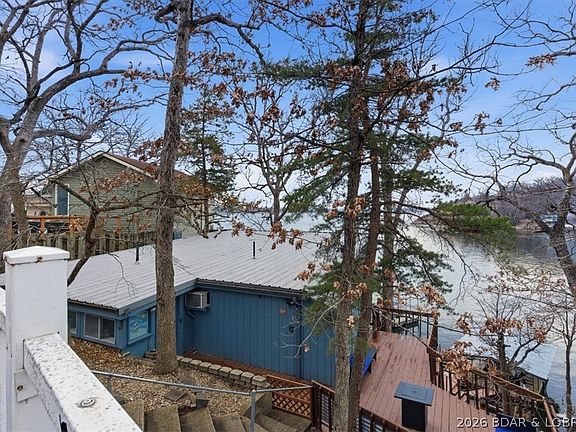 3rd image of 21244 Hampstead Ln