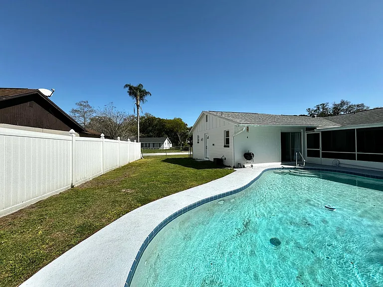 115 Hollyhock Dr — Photo 23